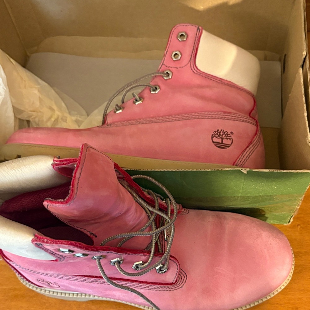 Timberland Pink and White Boots - Picture 3 of 5